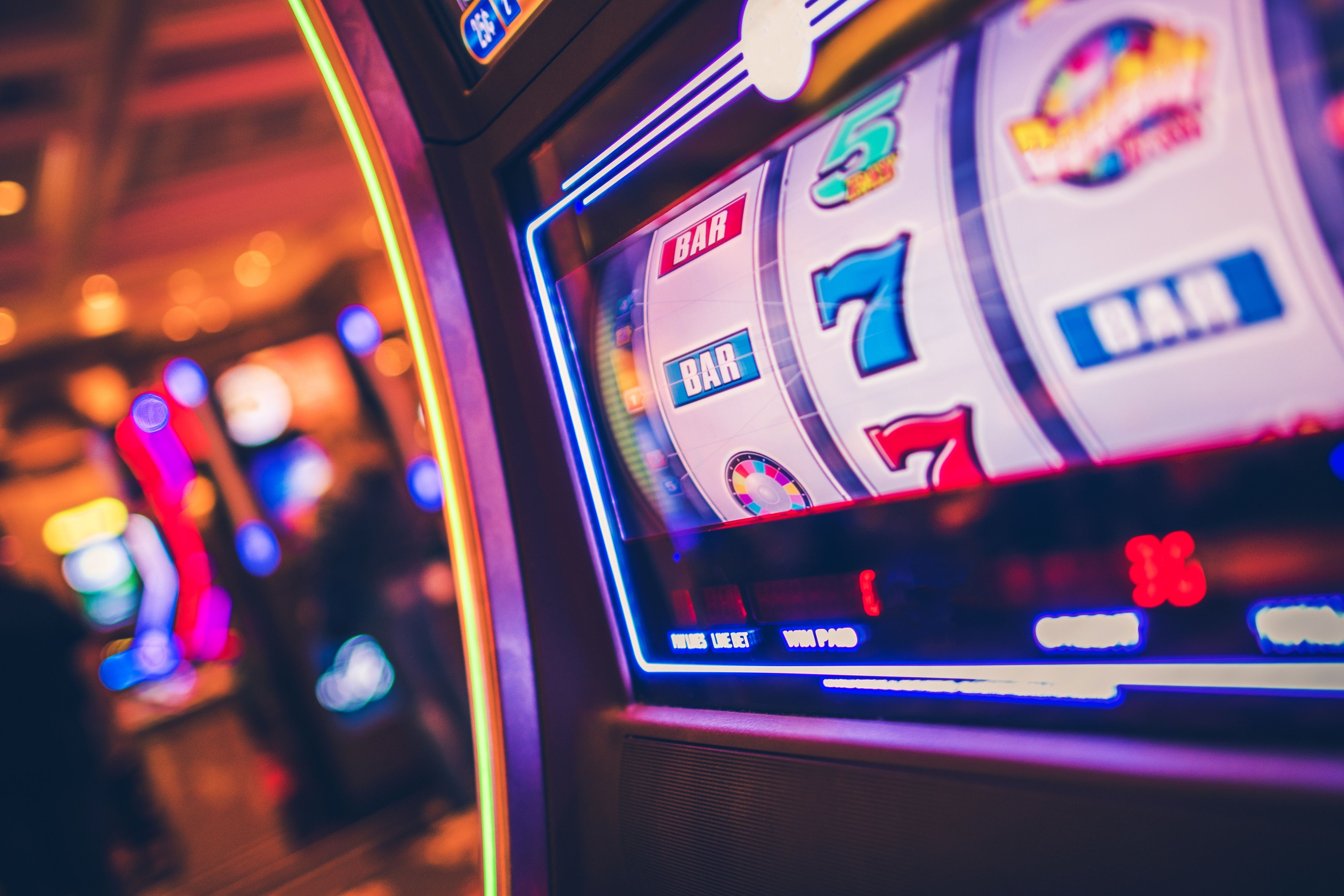 autobot 77 platform interface showing sportsbook and live-dealer options